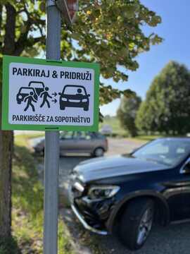 Parkiraj in pridruži