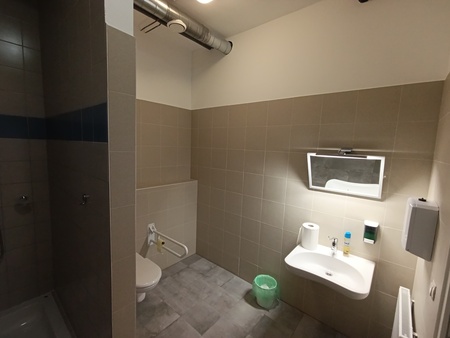 Posodobitev garderobnih in sanitarnih prostorov za invalide